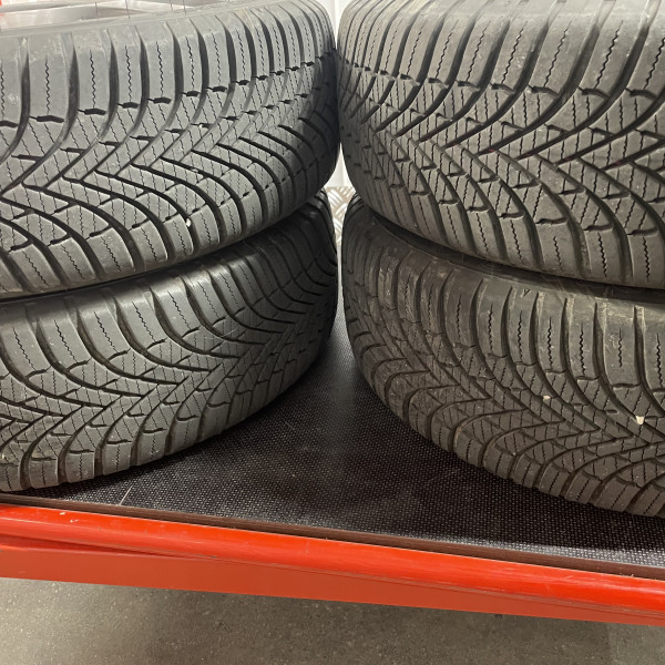 Usata: 215 60 R17 Pirelli WINTER CINTURATO