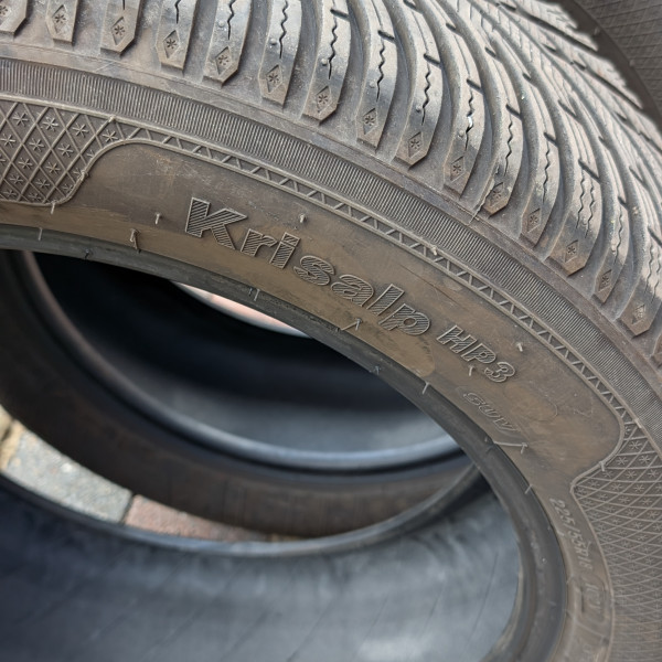 
            225/55R18 Kleber Krisalp HP3
    

            
        
    
    Vehículo de pasajeros

