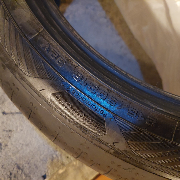 
            215/50R18 Goodyear 4 pneus été neuf - 215/50R 18  Goodyear
    

                        92
        
                    V
        
    
    

