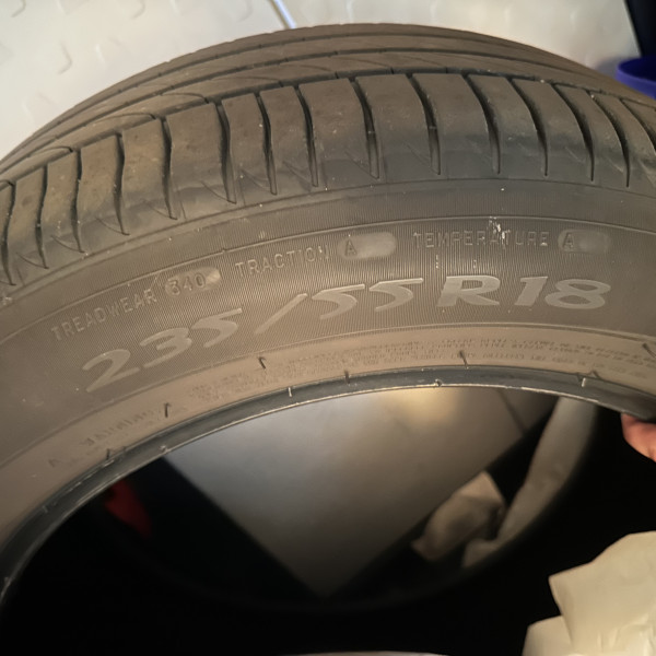 
            235/55R18 Michelin 
    

            
        
    
    Voiture de tourisme

