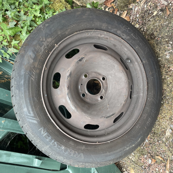 
            185/60R15 Vredestein 
    

                        88
        
                    H
        
    
    Masina de pasageri

