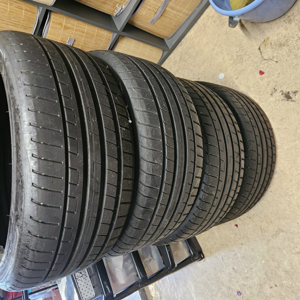 
            245/40R18 Goodyear Eagle
    

                        93
        
                    H
        
    
    Passenger car

