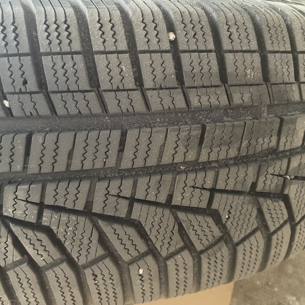 
            225/60R17 Hankook Outside winter ice tp evo 2
    

                        99
        
                    H
        
    
    Vehículo de pasajeros

