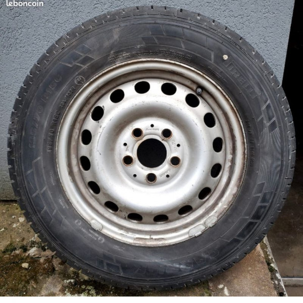 
            195/70R15 Pirelli Carrier
    

                        104
        
                    R
        
    
    Camionnette - Utilitaire

