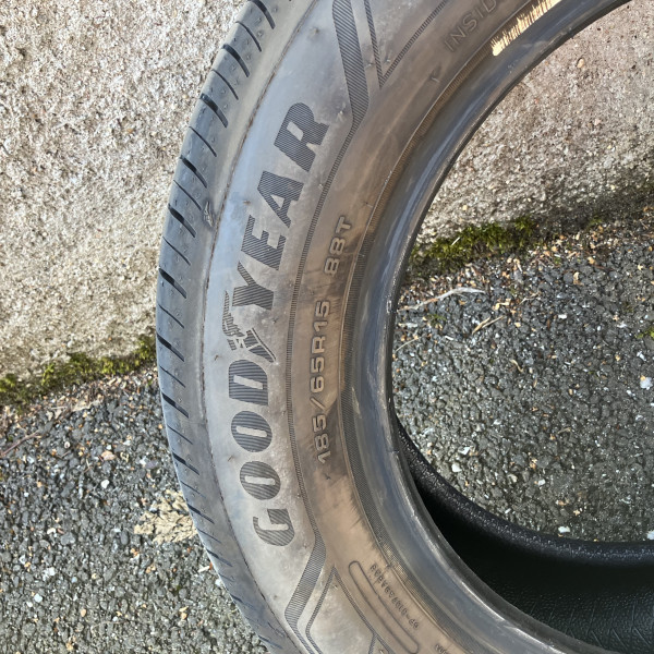 
            185/65R15 Goodyear 
    

                        88
        
                    T
        
    
    Voiture de tourisme

