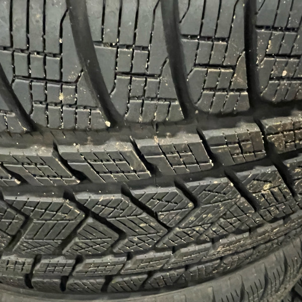 
            265/40R22 Pirelli SCORPION
    

                        106
        
                    W
        
    
    4x4 SUV

