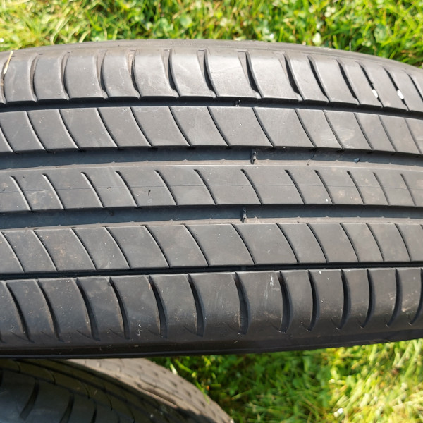 
            215/65R17 Michelin Primacy 3
    

                        99
        
                    V
        
    
    Masina de pasageri

