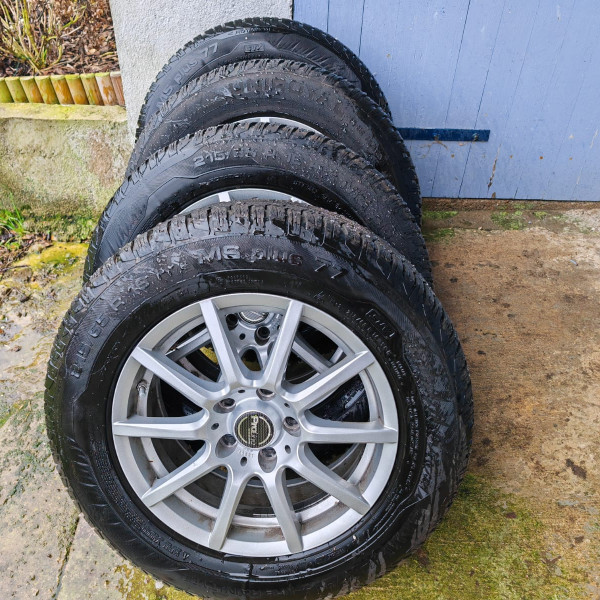 
            225/60R16 Uniroyal 
    

                        98
        
                    H
        
    
    4x4 SUV

