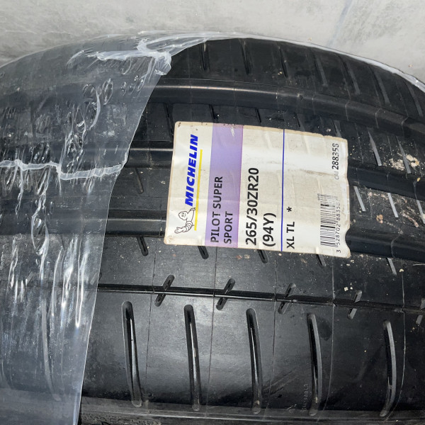 
            265/30R20 Michelin PILOT SUPER SPORT 265/30ZR20 (94Y) XL TL
    

                        94
        
                    Y
        
    
    4x4 एसयूवी

