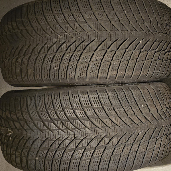 
            245/40R19 Nokian WR SNOWPROOF
    

                        98
        
                    V
        
    
    Voiture de tourisme

