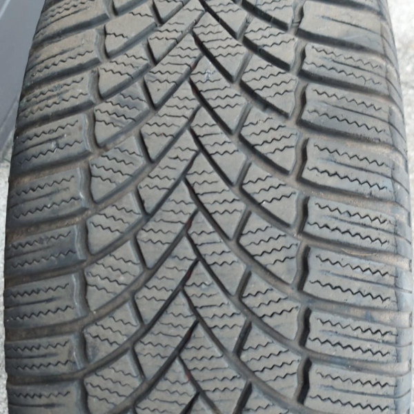 
            215/55R16 Bridgestone BLIZZAK LM005
    

                        93
        
                    H
        
    
    Passenger car

