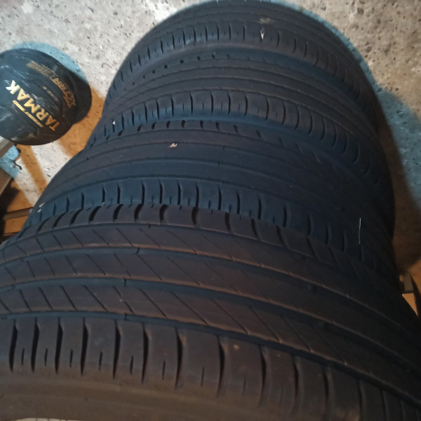 
            205/60R16 Kleber 
    

                        96
        
                    W
        
    
    Koło samochodowe

