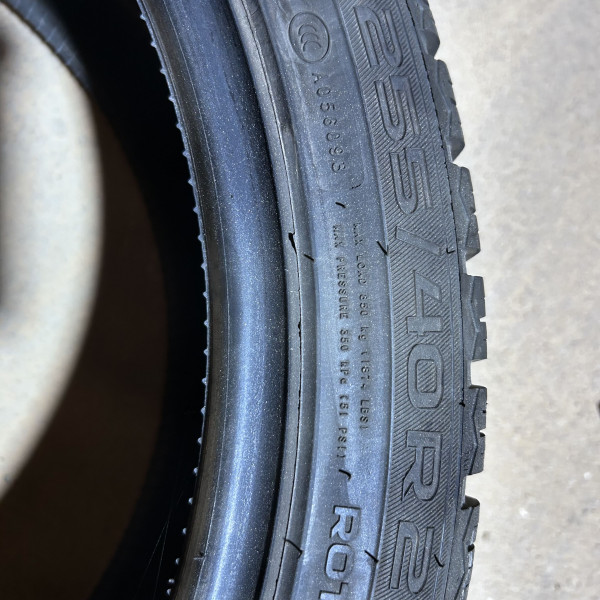 255/40R21 Nokian WR SUV 4
102
V
Autovettura