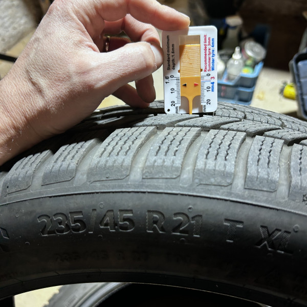 235/45R21 Continental WinterContact
101
T
Autovettura