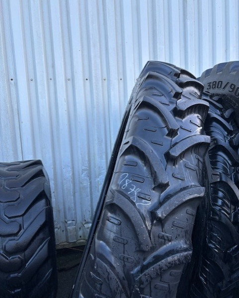 300/95R52 Kleber SUPER 3
xxxx
Ruota motrice