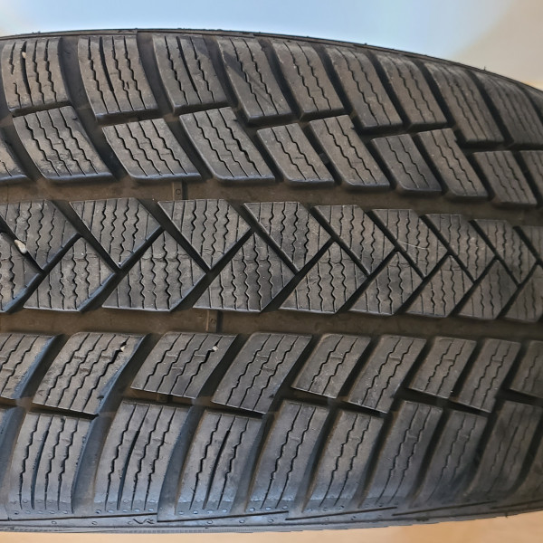 235/45R20 Divers Wintrac pro
100
V
Легковой автомобиль