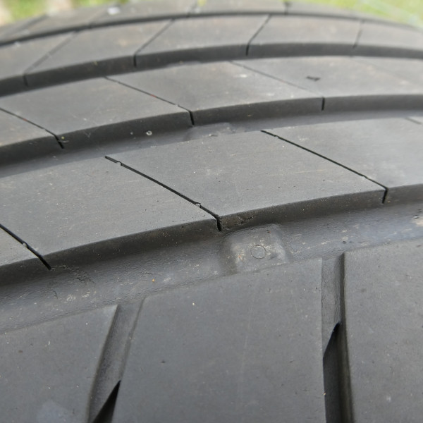 215/60R17 Bridgestone
96
H
Внедорожник 4x4