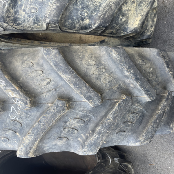 
            340/85R28 Bkt RT855
    

            
        
    
    驱动轮

