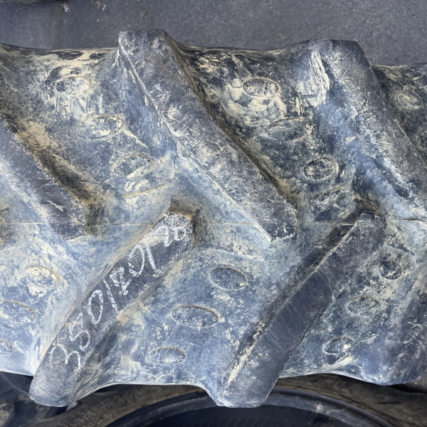 
            380/70R28 Bkt RT765 OCC
    

            
        
    
    驱动轮

