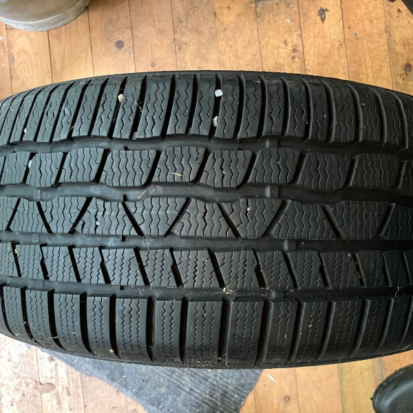 235/45R17 Continental WinterContact
94
H
यात्री कार