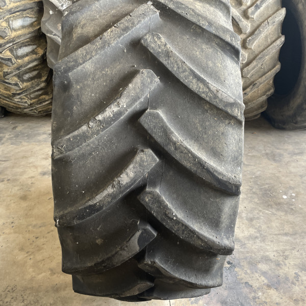 600/65R28 Mitas AC65 OCC
Roue motrice