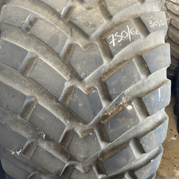 750/60R30.5 Bkt ROADMAX OCC
Roue motrice