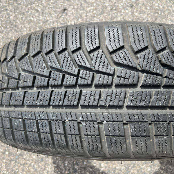 
            205/55R17 Michelin HANKOOK
    

                        95
        
                    V
        
    
    Voiture de tourisme

