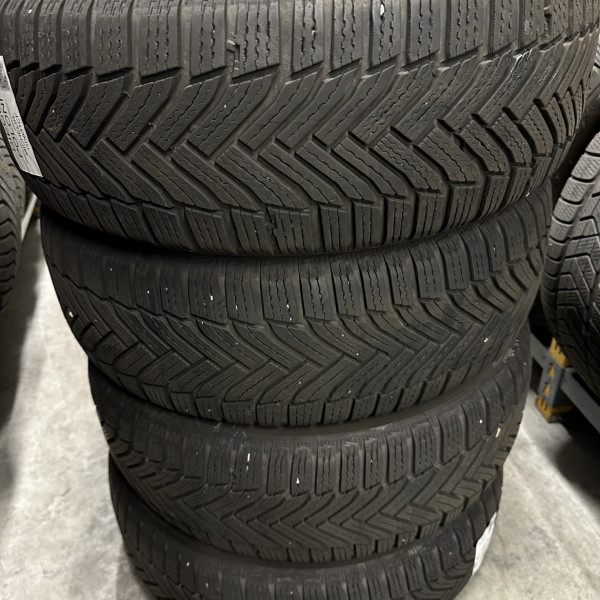 205/55R17 Michelin Alpin
95
H
Autovettura