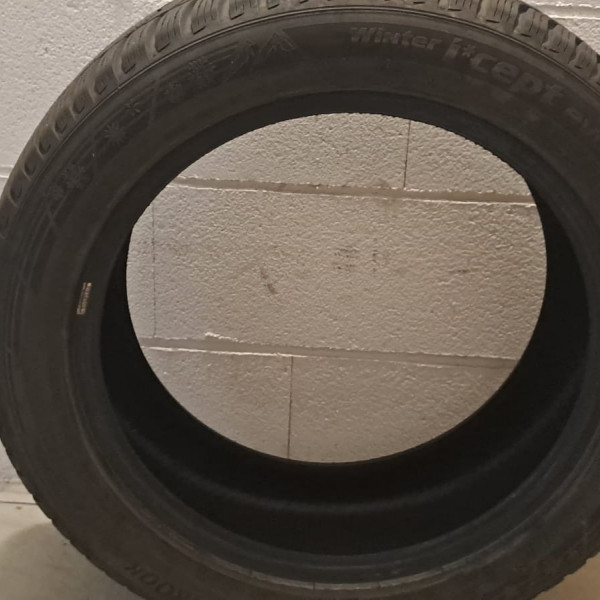 
            235/50R18 Hankook i*cept evo3 X
    

                        101
        
                    V
        
    
    Voiture de tourisme

