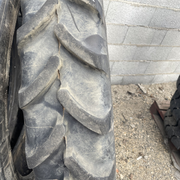 
            230/95R36 Michelin XM25 OCC
    

            
        
    
    驱动轮


