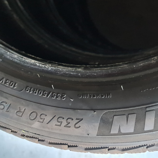235/50R19 Michelin Pilot Alpin 5 SUV
103
V
Carro passageiro
