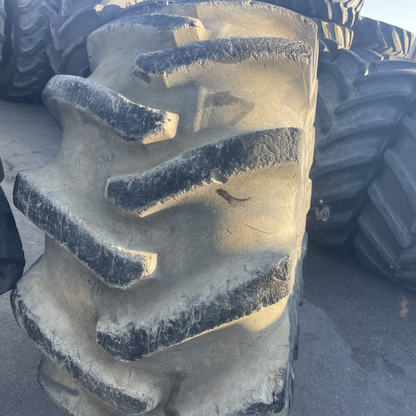 28/-26 Nokian FOREST KING OCC
16PR
Aandrijfwiel