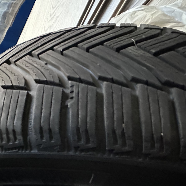 
            225/55R17 Michelin Alpin
    

                        101
        
                    V
        
    
    Personenauto

