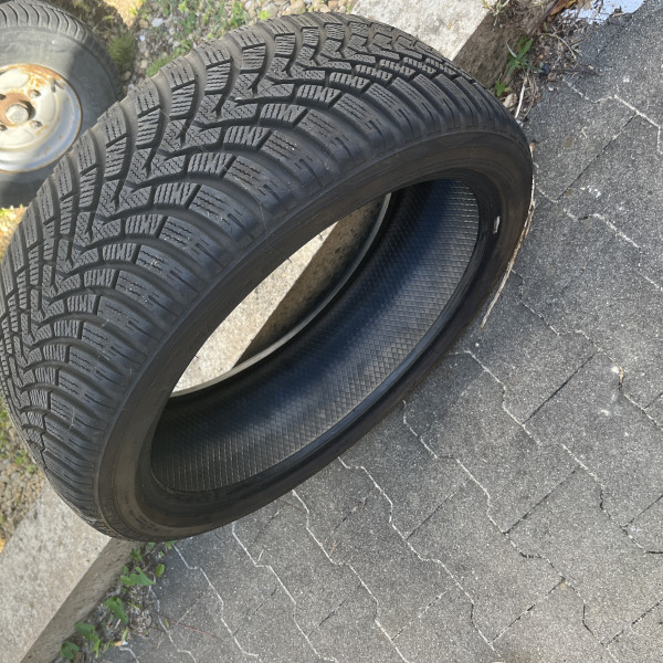 
            215/45R20 Falken Eurowinter
    

                        95
        
                    T
        
    
    Personenauto


