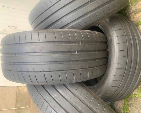 
            245/45R19 Michelin Pilot Sport 4S
    

                        102
        
                    Y
        
    
    4x4 एसयूवी

