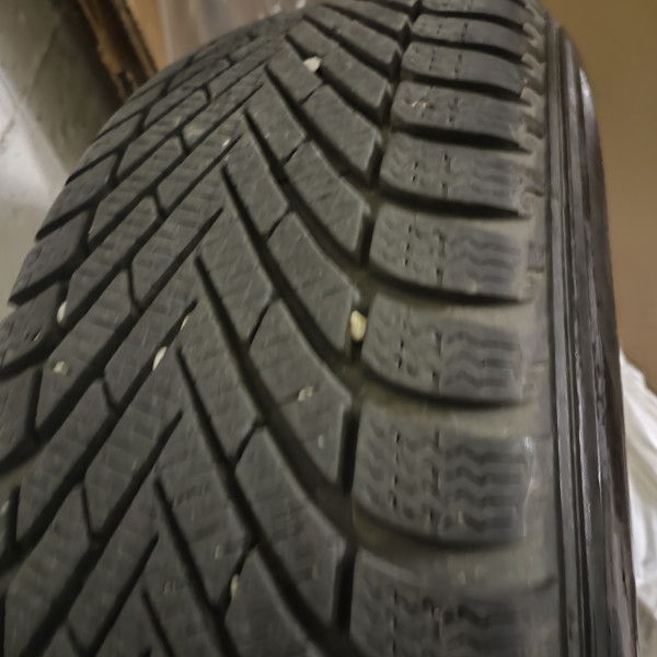 
            215/65R16 Pirelli Power winter
    

                        102
        
                    V
        
    
    Автомобильное колесо

