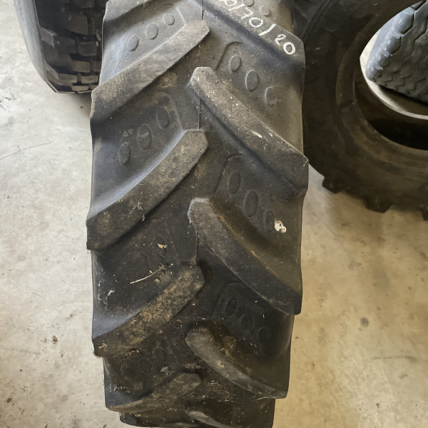 
            300/70R20 Bkt RT 765 OCC
    

            
        
    
    Koło napędowe

