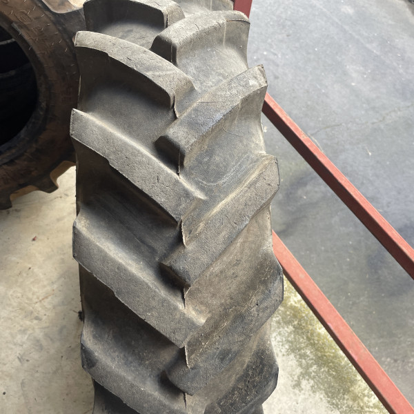 
            10.5/-18 Dunlop TG 32 OCC
    

            
                    10PR
        
    
    Koło napędowe

