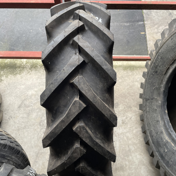 
            8.25/-16 Alliance OCC
    

            
                    6PR
        
    
    Koło napędowe

