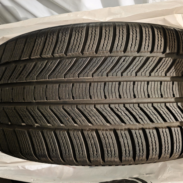 
            275/45R21 Continental CONTINENTAL WinterContact TS870 P
    

                        110
        
                    V
        
    
    4x4 SUV

