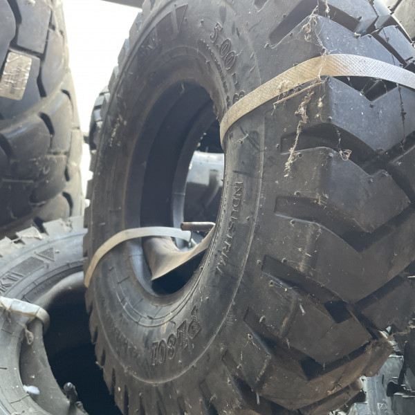 
            5/-8 Bkt PL801 OCC avec chambre et flap
    

            
                    8PR
        
    
    Luchtband

