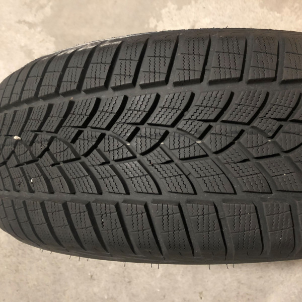
            225/50R18 Goodyear Ultra Grip Performance
    

                        99
        
                    V
        
    
    4x4 SUV


