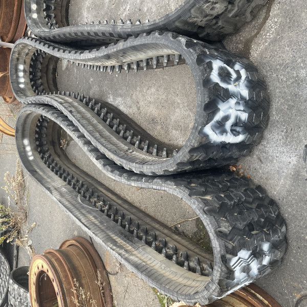     Oruga de caucho CAMSO 450x86x63 SD450 BBE
