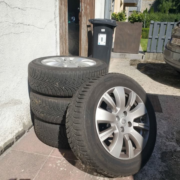 
            205/60R16 Goodyear Pneus hiver Goodyear ultragrip 205/60R16 92H
    

                        92
        
                    H
        
    
    4x4 SUV

