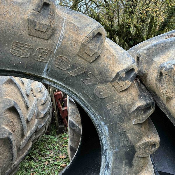 
            580/70R42 Trelleborg TM 700
    

            
        
    
    駆動輪

