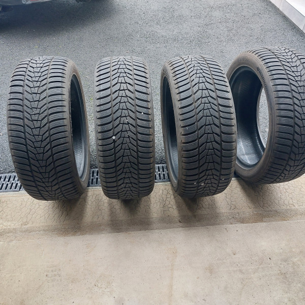 
            215/50R18 Hankook Evo3
    

                        92
        
                    V
        
    
    Personenauto

