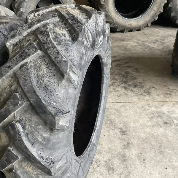 
            14.9/-28 Bkt TR 135 OCC
    

            
                    12PR
        
    
    Ведущее колесо

