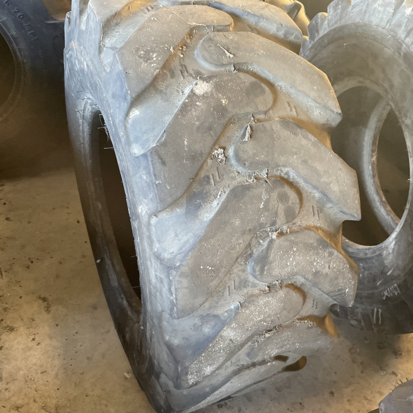 
            400/75-20 Mitas TR09 OCC
    

            
                    14PR
        
    
    Inflatable

