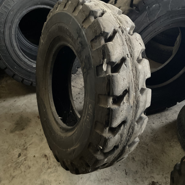 
            900/R20 Michelin X MINE D2 OCC  patinage BDR
    

            
        
    
    Luchtband

