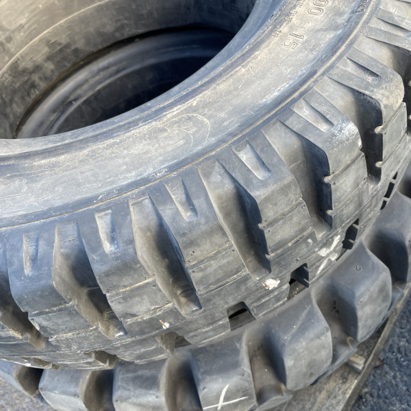 
            700/-15 Continental Super elastic 5.5-15
    

            
        
    
    Solid

